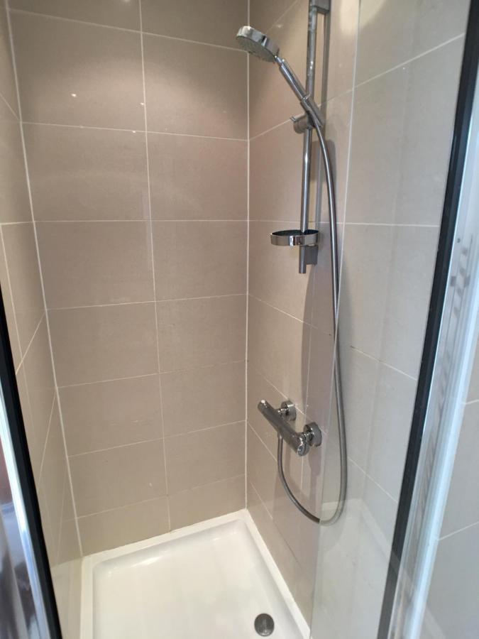 Luxury 2 Bed Penthouse Apartment Near Station Londres Exterior foto